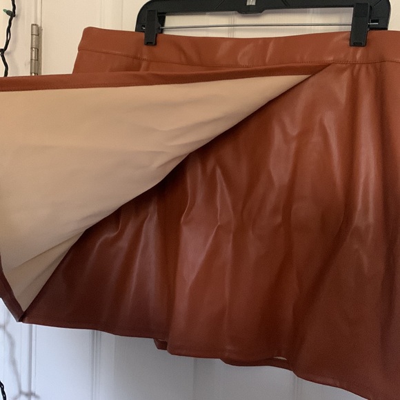 Side Zipper Brown Pleather Middy Skirt - Picture 3 of 7